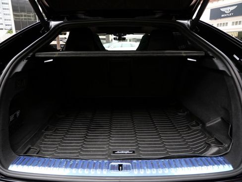 Used 2022 Lamborghini Urus image 25