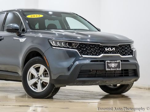 Used 2022 Kia Sorento LX image 2