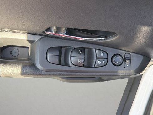 Used 2022 Nissan Kicks SV FWD image 40