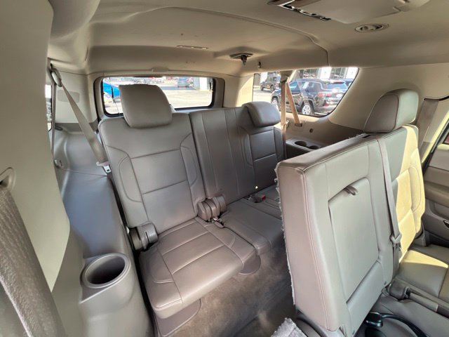 Used 2015 GMC Yukon XL SLT w/ Open Road Package AWD/4WD image 11