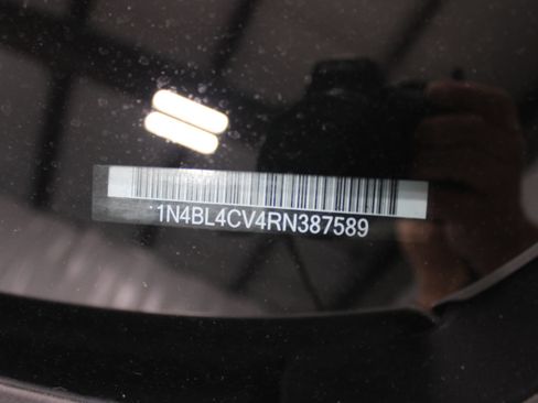 Used 2024 Nissan Altima 2.5 SR FWD image 41