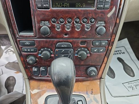 Used 2007 Volvo V70 2.4 image 25