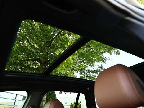 Used 2023 BMW X5 xDrive40i w/ M Sport Package AWD/4WD image 4