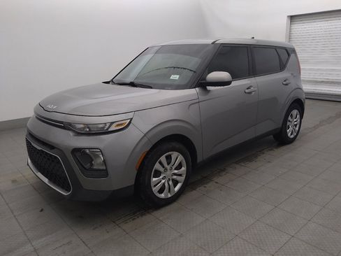 Used 2022 Kia Soul LX FWD image 2