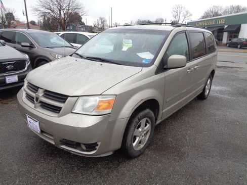 Used 2009 Dodge Grand Caravan SXT image 16