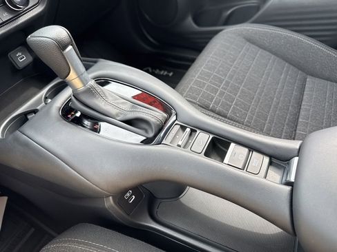 Used 2025 Honda HR-V LX image 33