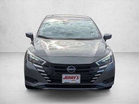 Used 2025 Nissan Versa SV image 2