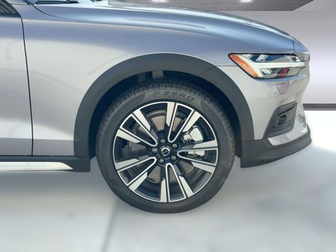 Certified 2026 Volvo V60 B5 Cross Country Ultra image 12