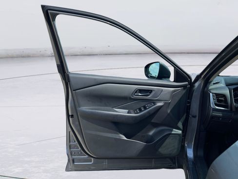 Used 2025 Nissan Rogue S FWD image 10