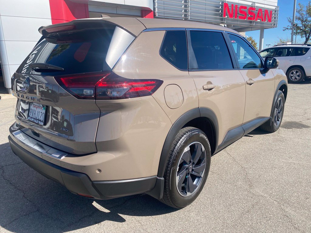 Certified 2025 Nissan Rogue SV AWD/4WD image 7
