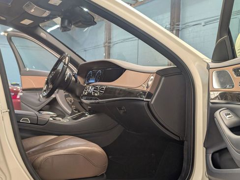 Used 2017 Mercedes-Benz S 550 Sedan image 34