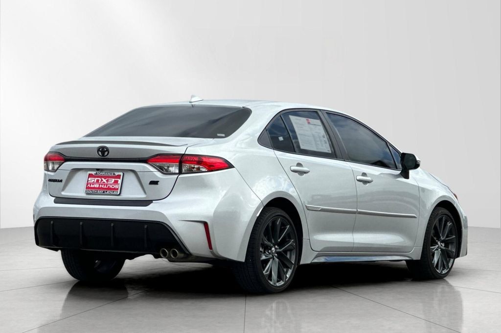 Used 2024 Toyota Corolla SE w/ SE Premium Package FWD image 6