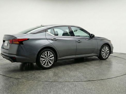 Used 2025 Nissan Altima 2.5 SV FWD image 9