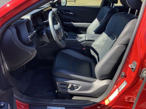 Certified 2023 Toyota Crown image 13