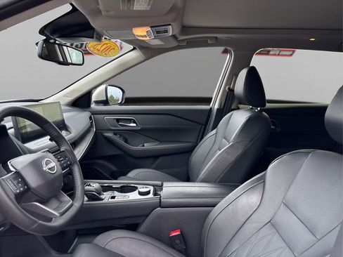 Certified 2025 Nissan Rogue Platinum image 9