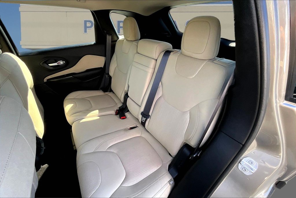 Used 2016 Jeep Cherokee Latitude w/ Comfort/Convenience Group FWD image 24