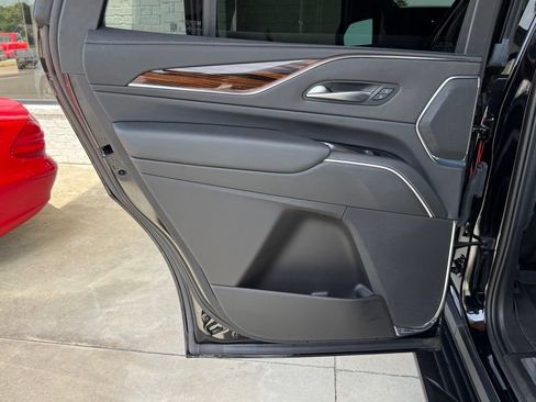 Used 2023 Cadillac Escalade Premium Luxury AWD/4WD image 41