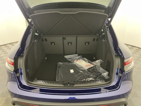 New 2026 Porsche Macan image 21