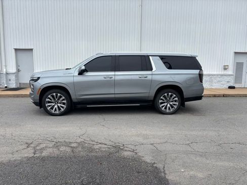 Certified 2025 Chevrolet Suburban High Country image 10