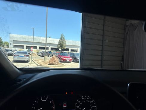 Used 2024 Nissan Rogue SV FWD image 25