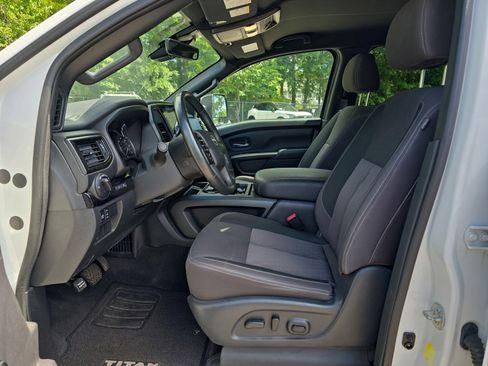 Used 2023 Nissan Titan SV w/ SV Convenience Package RWD image 20