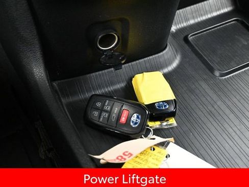 Certified 2023 Toyota Sienna Platinum image 13