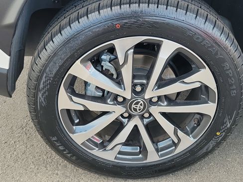 Used 2023 Toyota Corolla Cross XLE w/ Convenience Package image 24