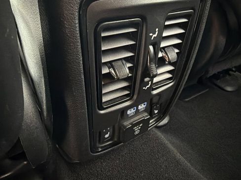 Used 2022 Dodge Durango R/T w/ Tow 'N Go Package AWD/4WD image 12