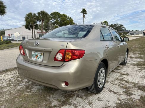Used 2010 Toyota Corolla LE image 7