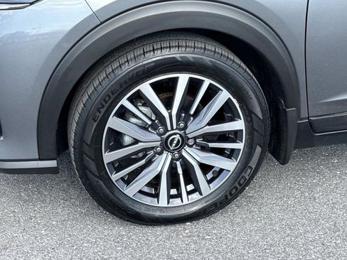 Used 2023 Nissan Kicks SR w/ SR Premium Package FWD image 30