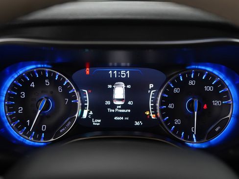 Used 2020 Chrysler Pacifica Limited w/ 8-pass Seating Package image 19