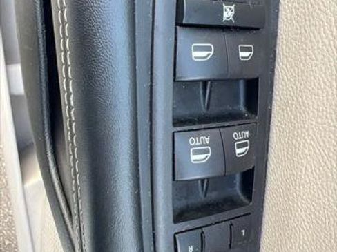 Certified 2023 Chrysler Pacifica Touring-L FWD image 38