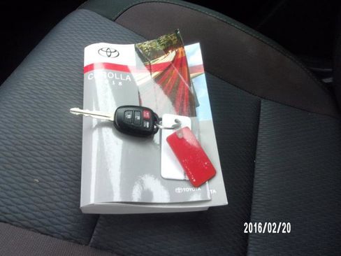 Used 2018 Toyota Corolla LE image 21