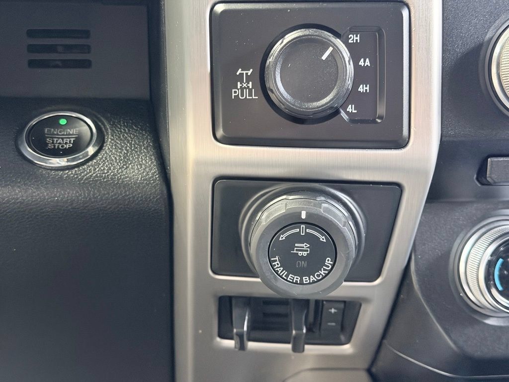 Used 2017 Ford F150 Platinum w/ Equipment Group 701A Luxury AWD/4WD image 51
