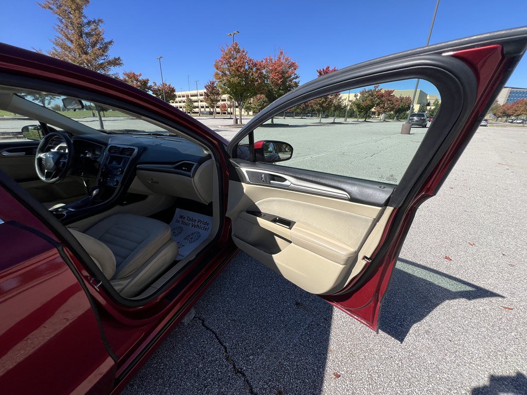Used 2014 Ford Fusion SE FWD image 10