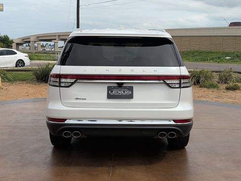 Used 2024 Lincoln Aviator Reserve w/ Elements Package Plus RWD image 3