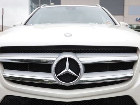 Used 2013 Mercedes-Benz GL 550 4MATIC image 17