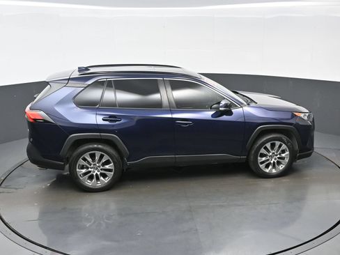 Used 2020 Toyota RAV4 XLE Premium FWD image 41