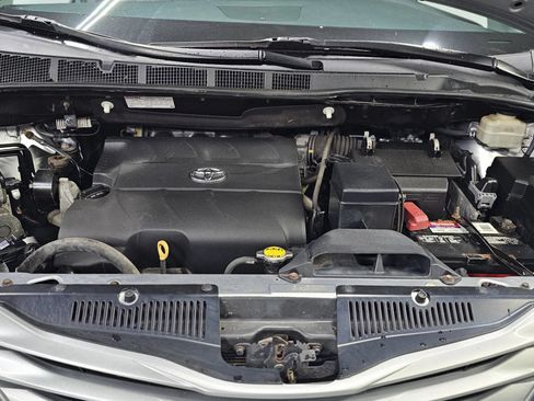 Used 2016 Toyota Sienna LE FWD image 7
