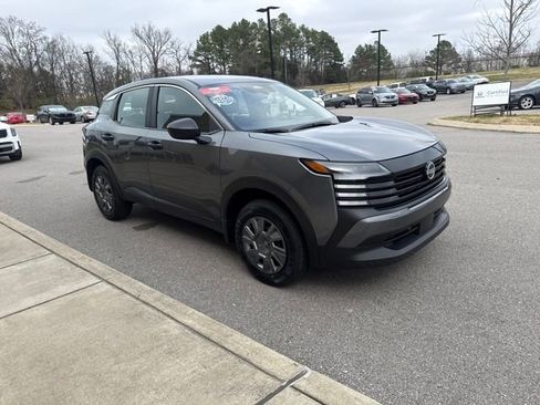 Used 2025 Nissan Kicks S image 6