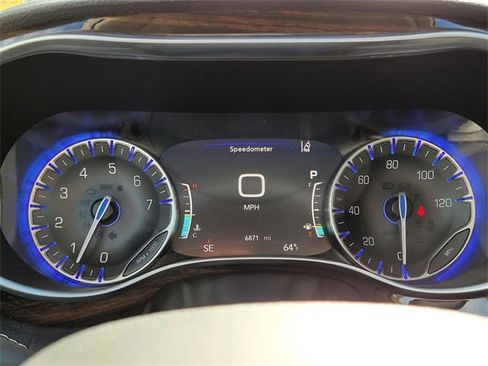 New 2024 Chrysler Pacifica Limited w/ Uconnect Theater Family Group image 18