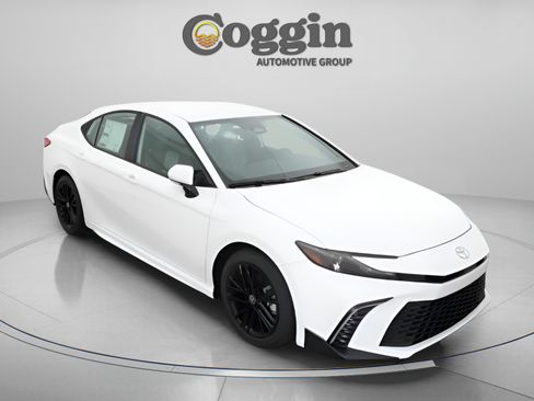 Used 2026 Toyota Camry SE w/ Multimedia Upgrade Package FWD image 13