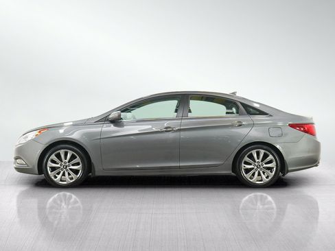 Used 2011 Hyundai Sonata SE w/ Navigation & Sunroof Pkg 4 FWD image 2