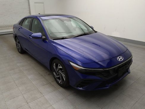 Used 2025 Hyundai Elantra SEL FWD image 14