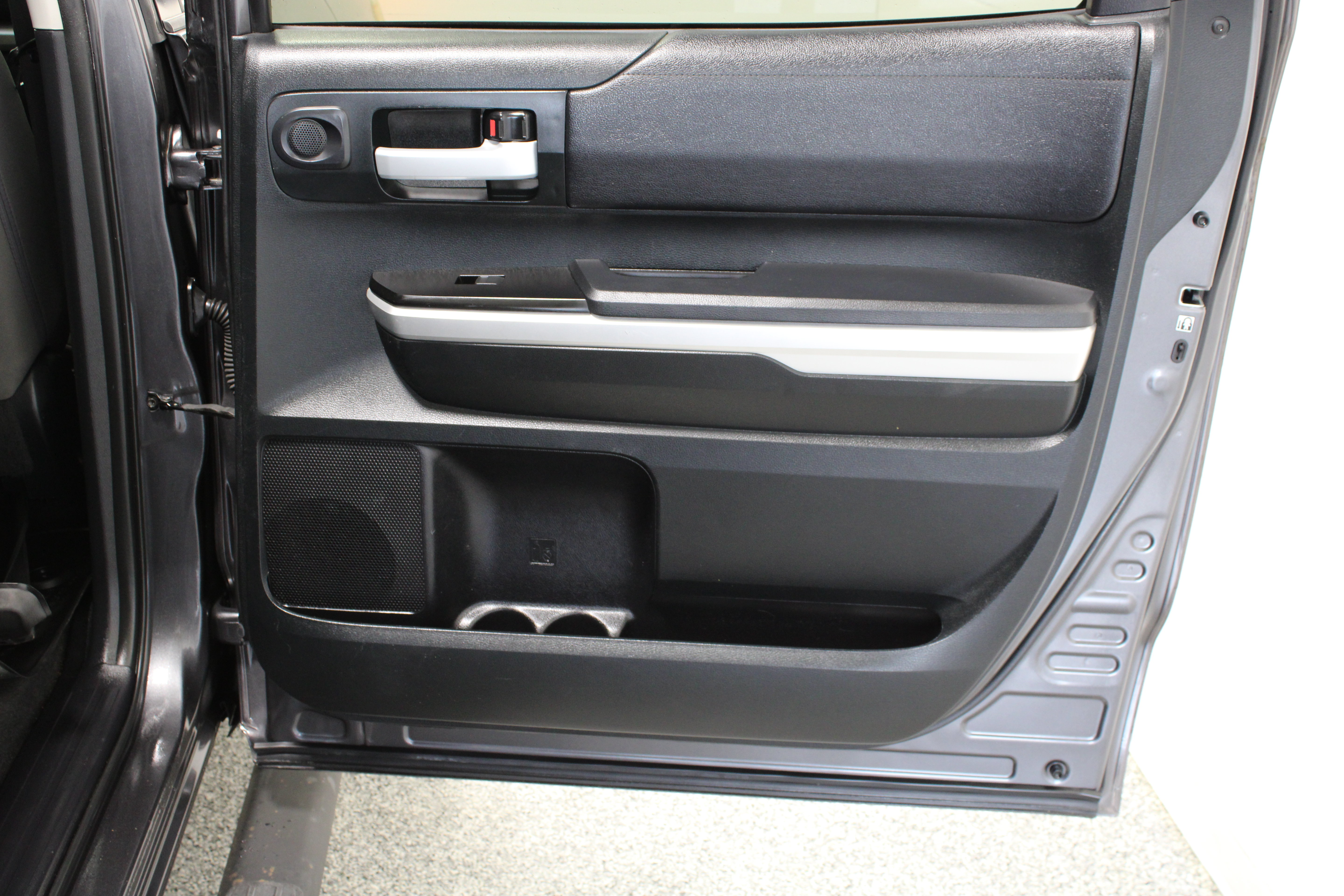 Used 2017 Toyota Tundra SR5 RWD image 29
