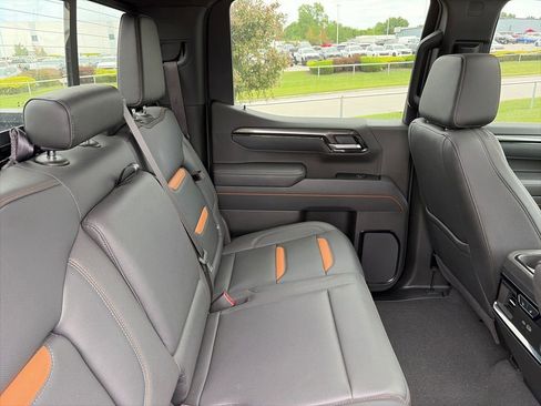 Used 2025 GMC Sierra 1500 AT4 w/ AT4 Premium Package AWD/4WD image 45
