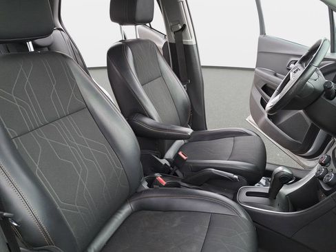 Used 2018 Chevrolet Trax LT w/ Redline Edition image 11