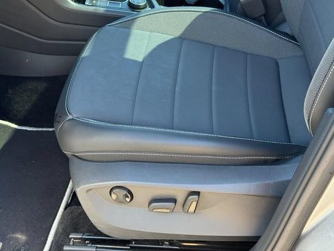 Certified 2023 Volkswagen Taos SE w/ Panoramic Sunroof Package AWD/4WD image 23