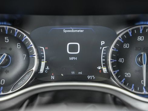 New 2025 Chrysler Pacifica Select image 36