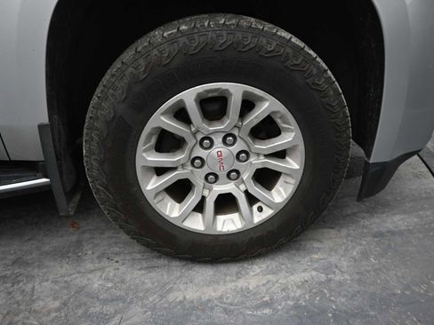 Used 2019 GMC Yukon XL SLT image 10